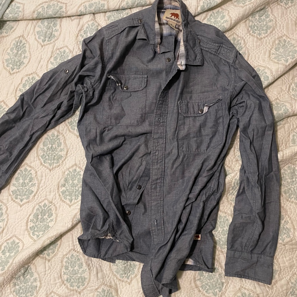 Dakota Grizzly Chambray button down. Size M fits L